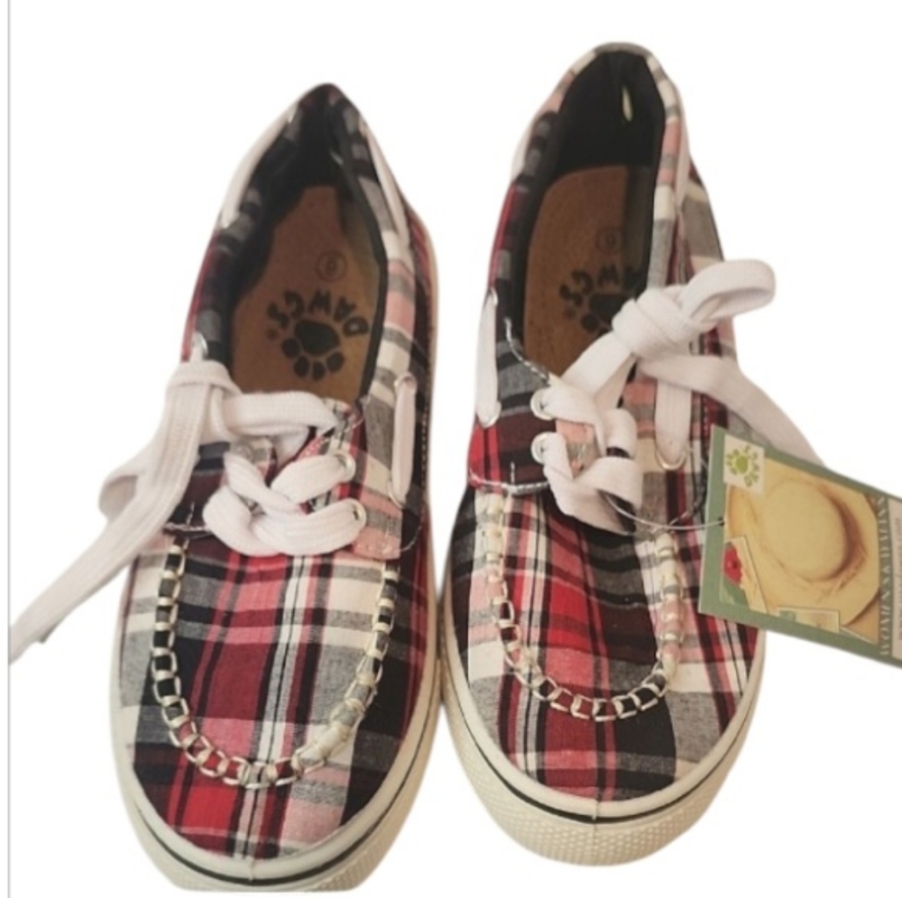 NWT Plaid Woman's Shoes with Chain Detail
